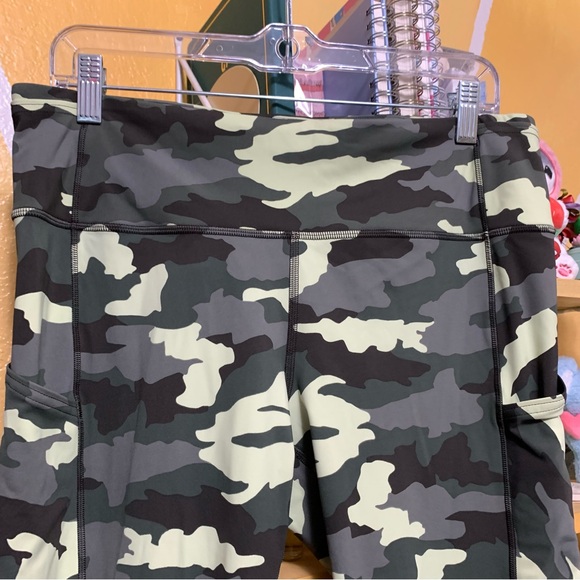 Lululemon Fast & Free Tight 25" Non Reflective Nulux
Heritage Camo Crispin Green - Picture 4 of 11